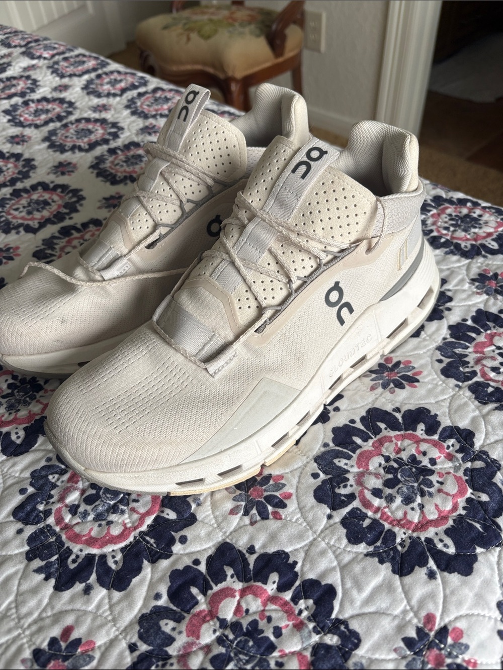 On Cloud Cloud Tec womens size 9.5 Ivory color EUC